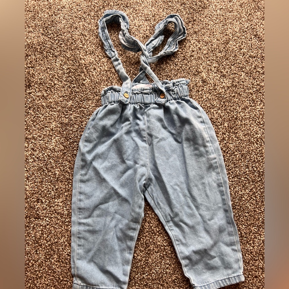 Zara baby girls overalls with ruffle detail straps! 6-9 months. Never worn!